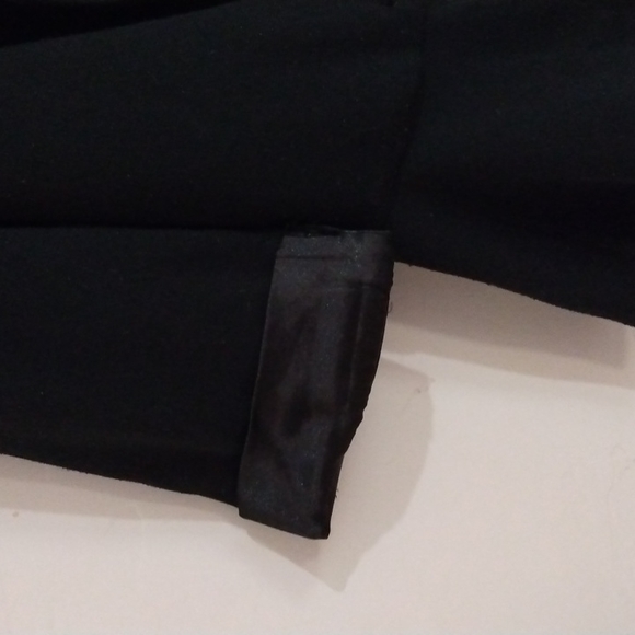 Lace-Back Jacket 🖤 - Picture 4 of 5